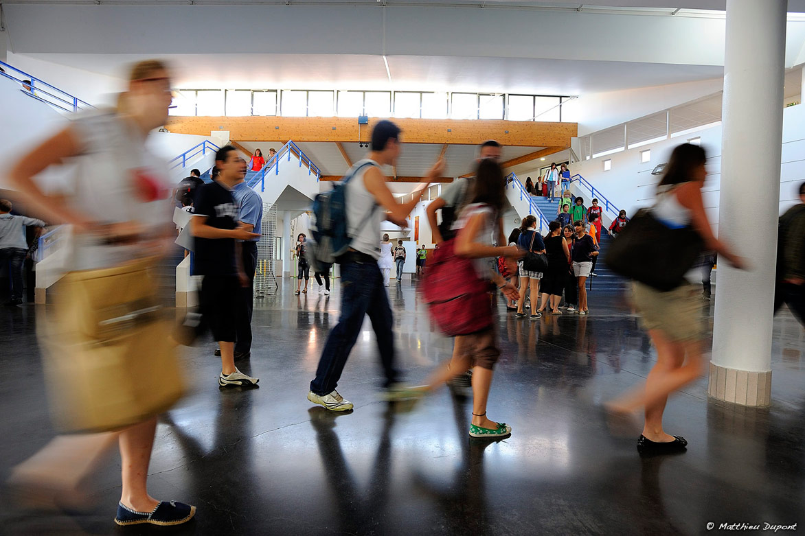 Le hall d'un collège de Privas en Ardèche