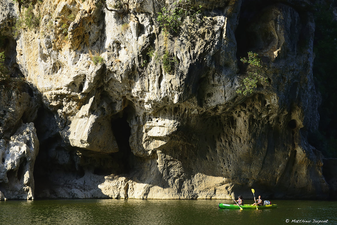 Canoê au départ de la descente des Gorges de l'Ardèche. Photo Matthieu Dupont
