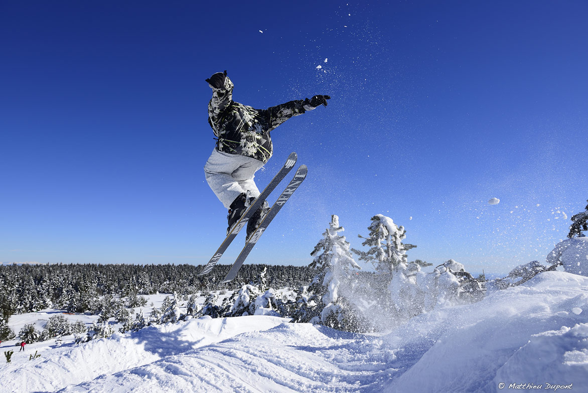 Saut à ski à la station de la Croix de Bauzon en Ardèche. Photo Matthieu Dupont