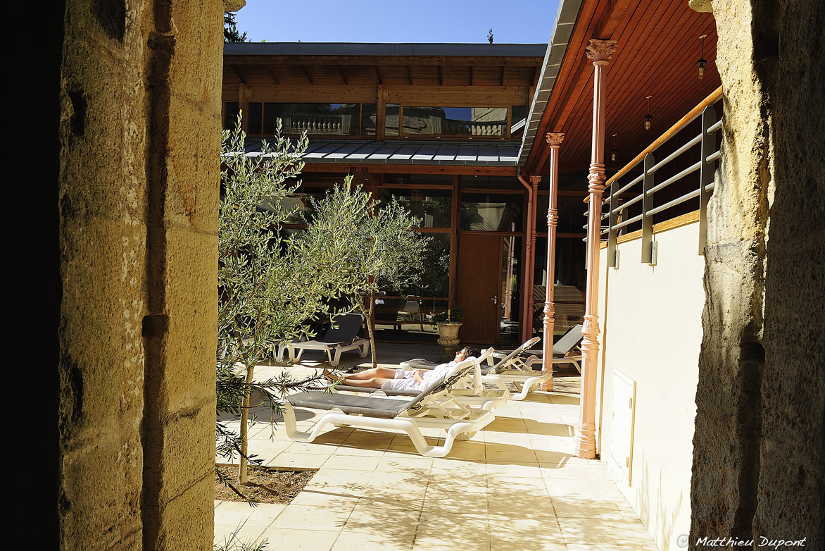 Terrasse intérieure des Thermes de Vals-les-Bains en Ardèche